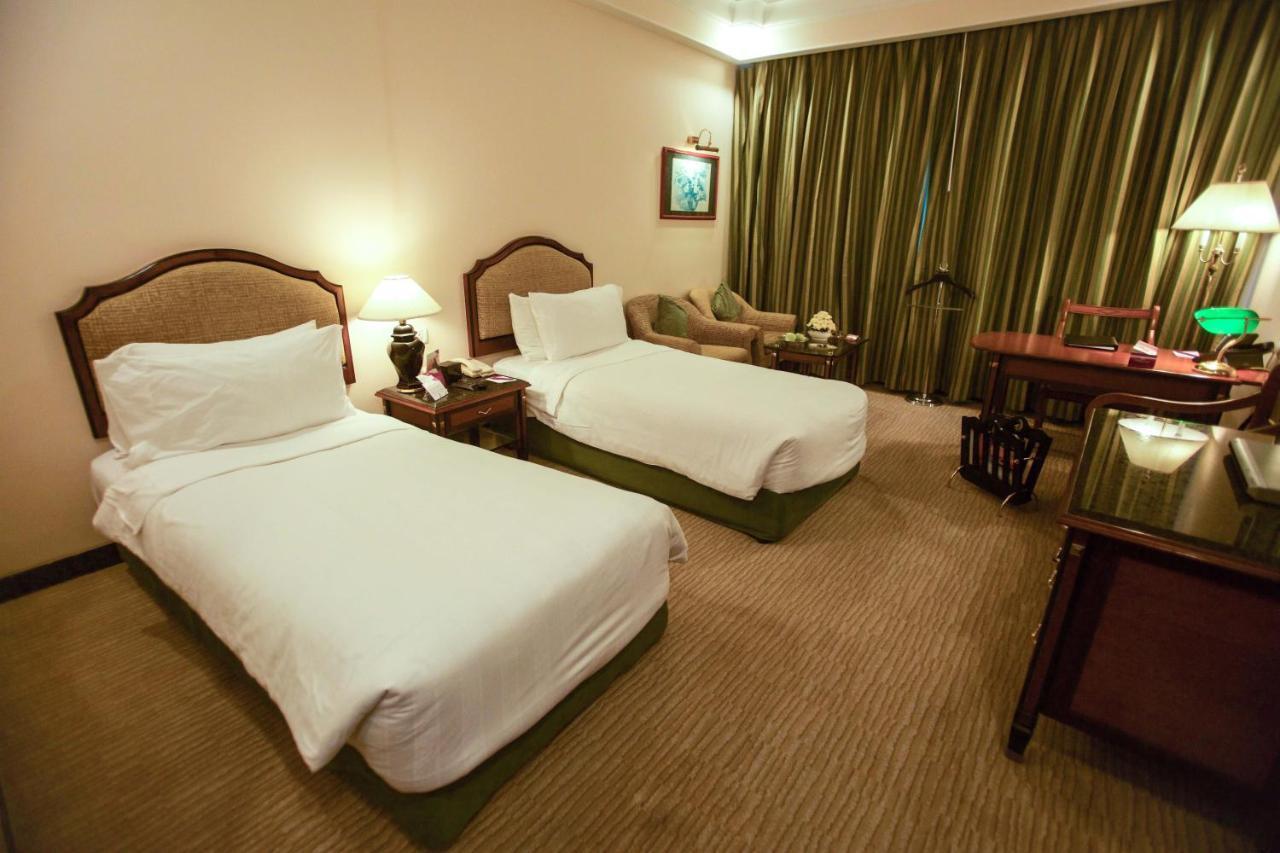 Crowne Plaza Chennai Adyar Park, An Ihg Hotel Ngoại thất bức ảnh A room at the hotel