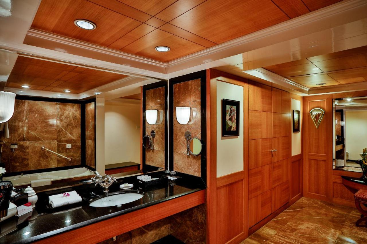 Crowne Plaza Chennai Adyar Park, An Ihg Hotel Ngoại thất bức ảnh Bathroom