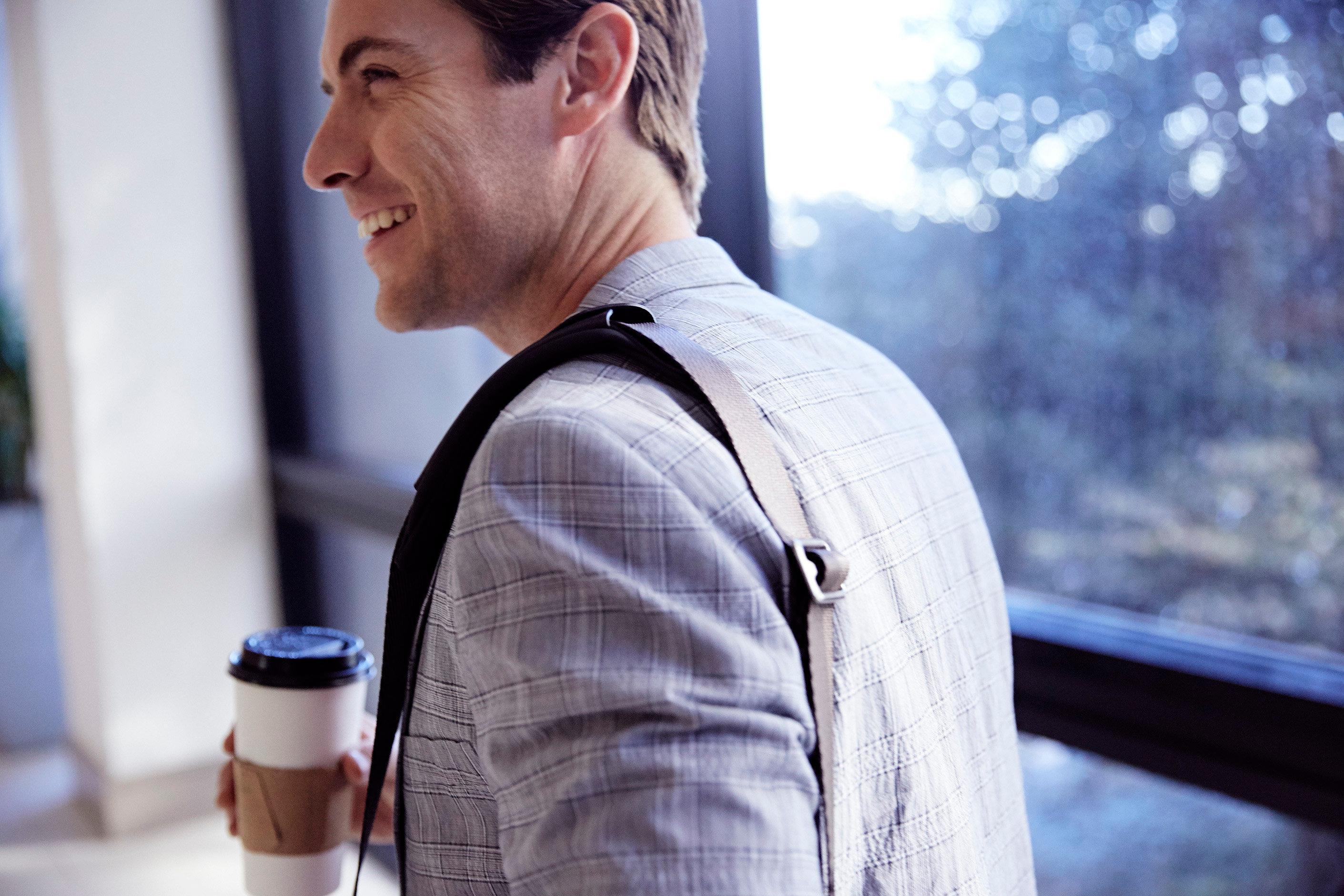 Crowne Plaza Chennai Adyar Park, An Ihg Hotel Ngoại thất bức ảnh A man wearing a sling bag