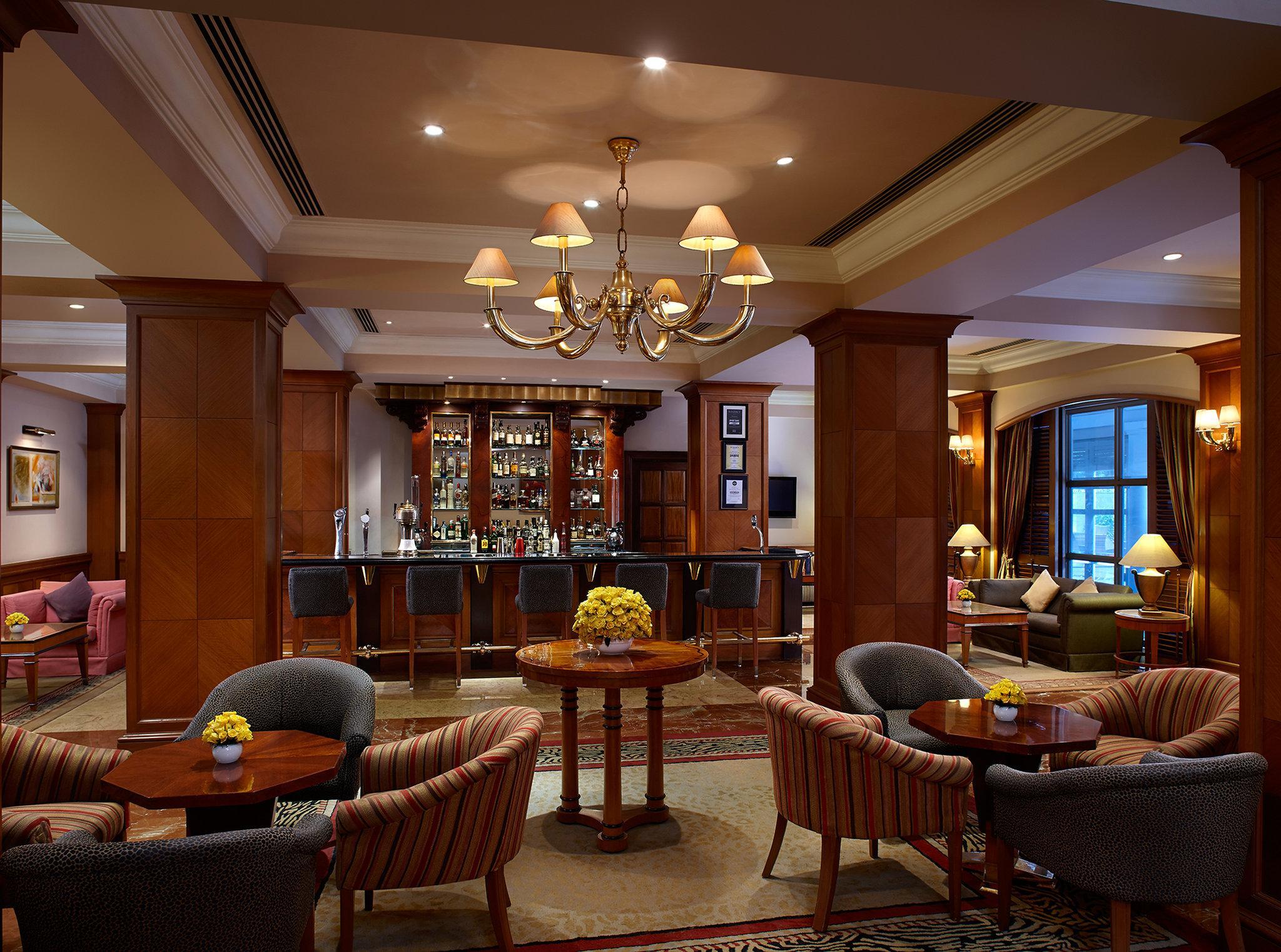 Crowne Plaza Chennai Adyar Park, An Ihg Hotel Ngoại thất bức ảnh The bar at the Imperial Hotel