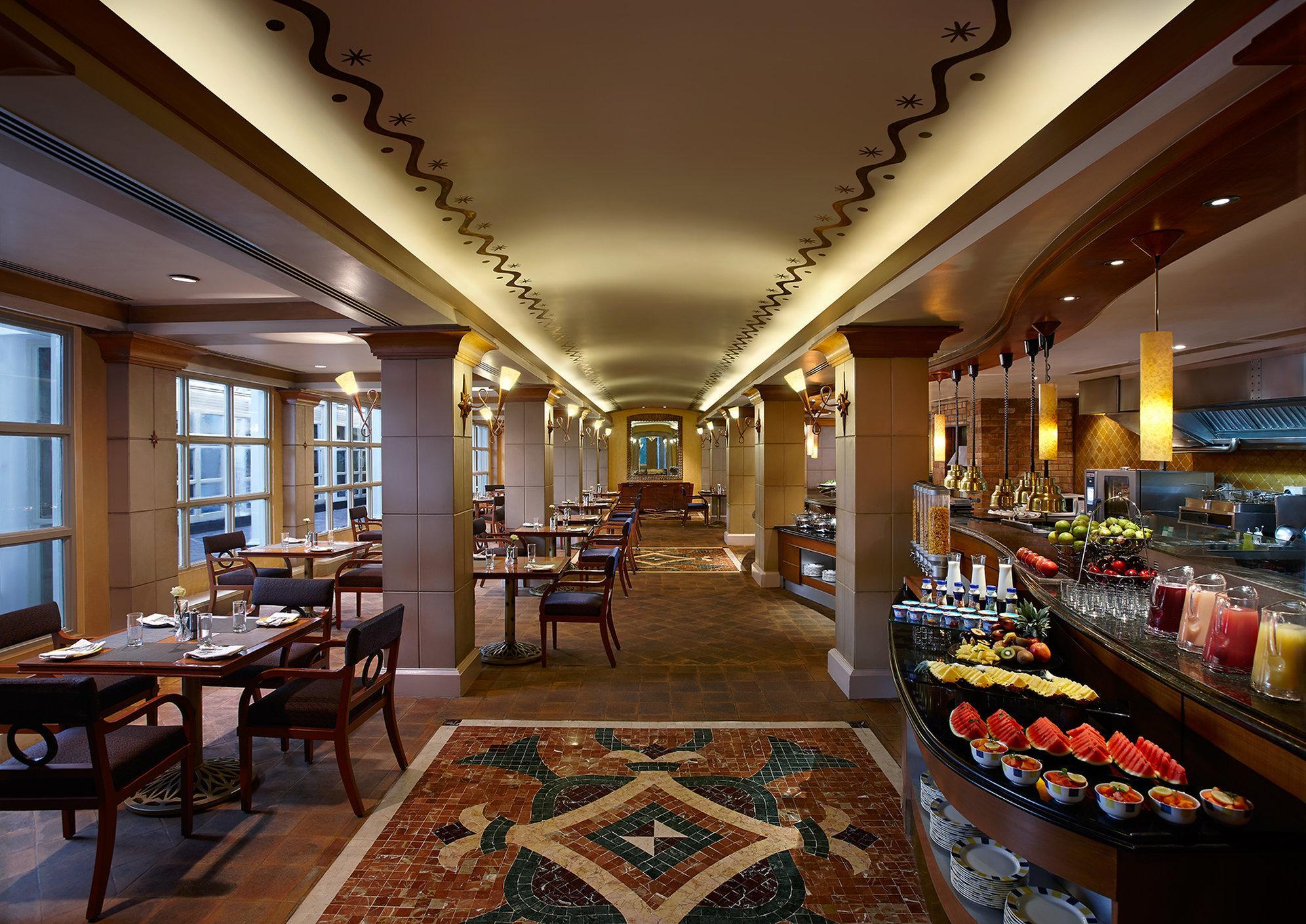 Crowne Plaza Chennai Adyar Park, An Ihg Hotel Ngoại thất bức ảnh The restaurant
