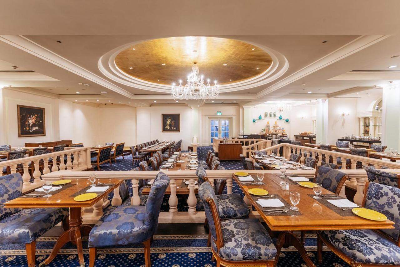 Crowne Plaza Chennai Adyar Park, An Ihg Hotel Ngoại thất bức ảnh The restaurant