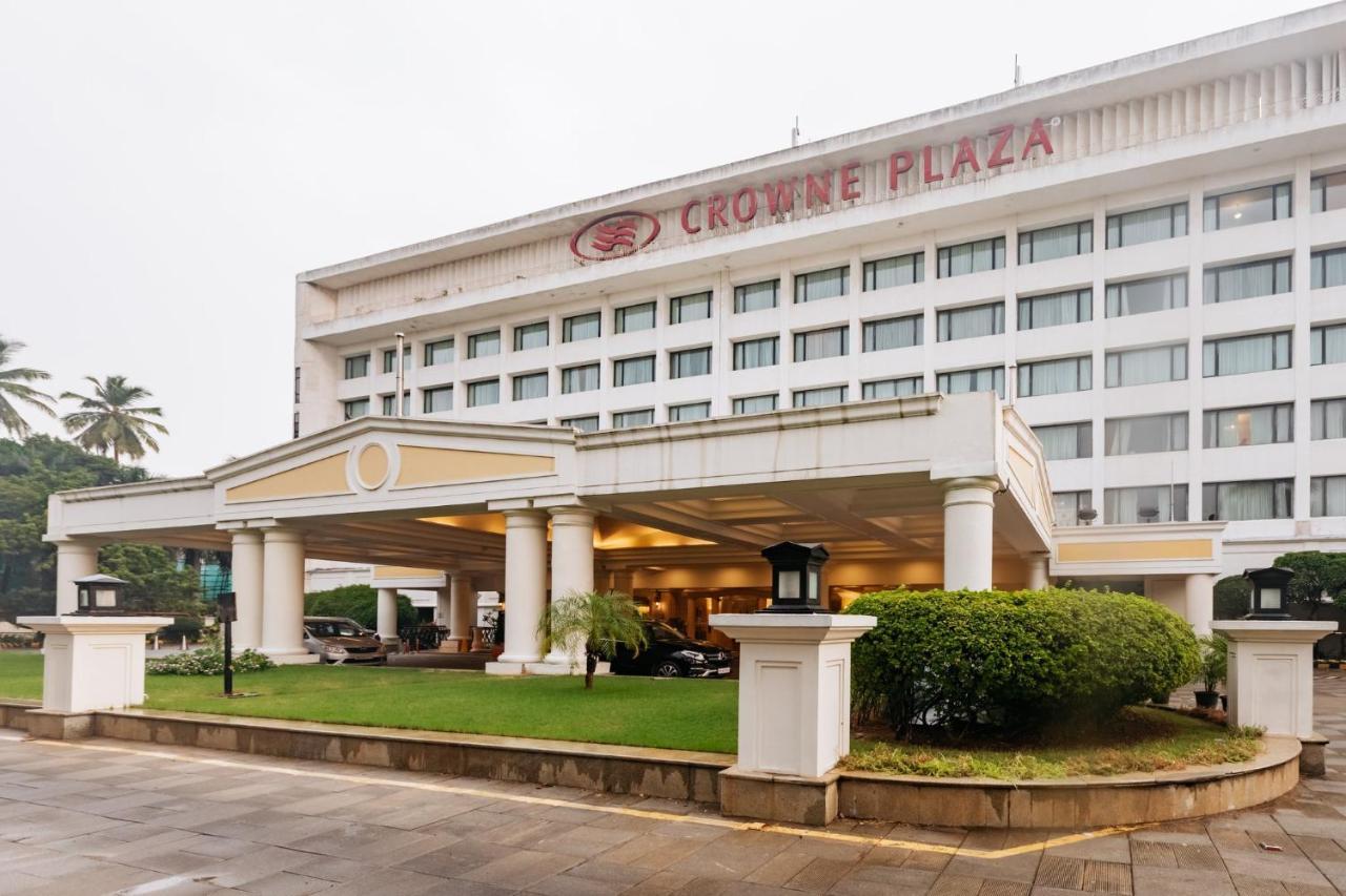 Crowne Plaza Chennai Adyar Park, An Ihg Hotel Ngoại thất bức ảnh The hotel in 2011