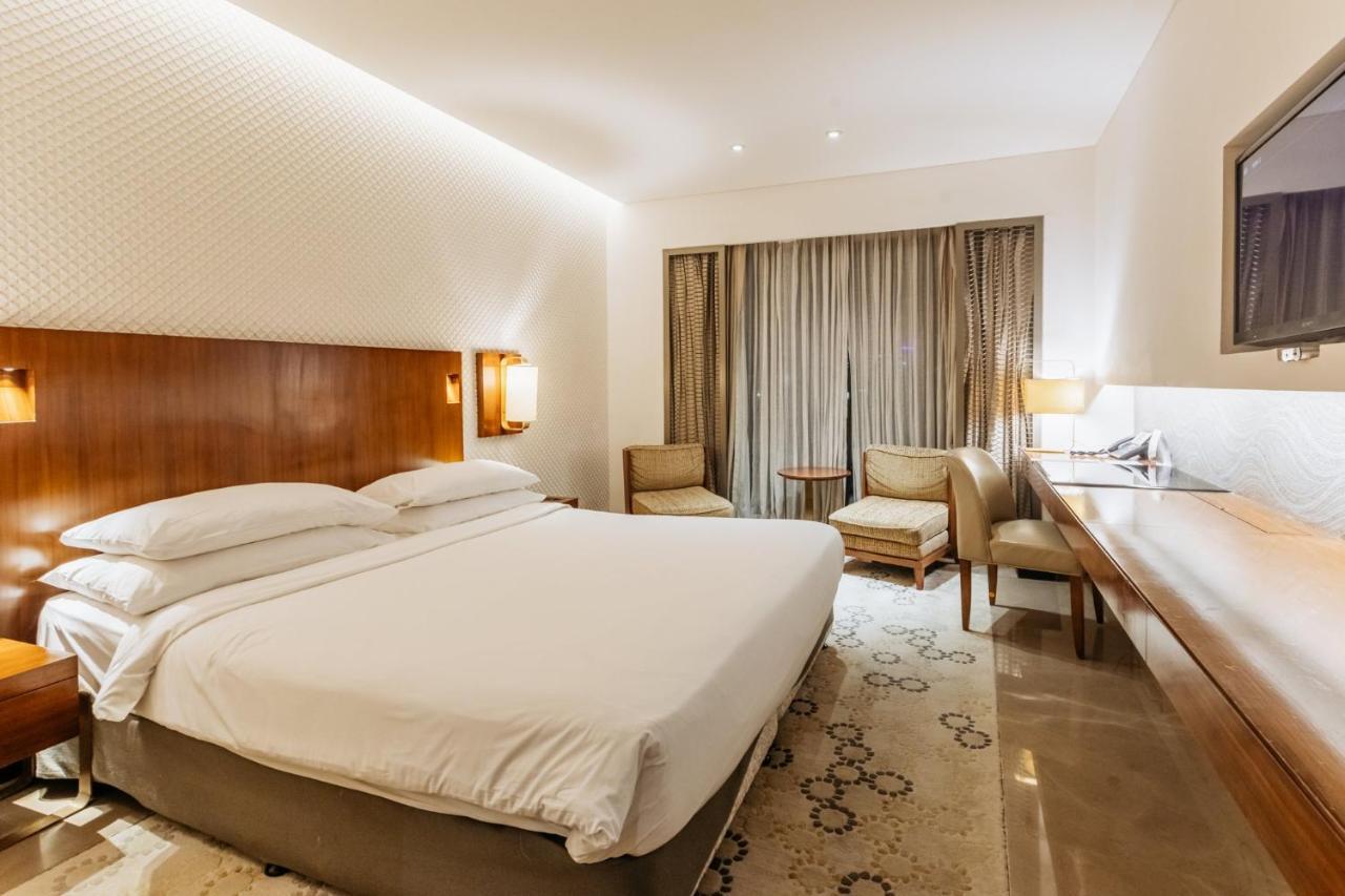 Crowne Plaza Chennai Adyar Park, An Ihg Hotel Ngoại thất bức ảnh A room at the Taj Mahal Palace